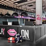Moxy فندق 4*