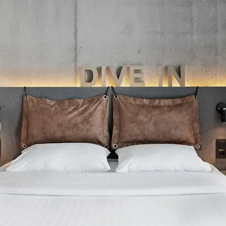 Готель Moxy 4*