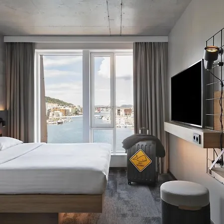Готель Moxy 4*