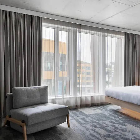 Готель Moxy 4*