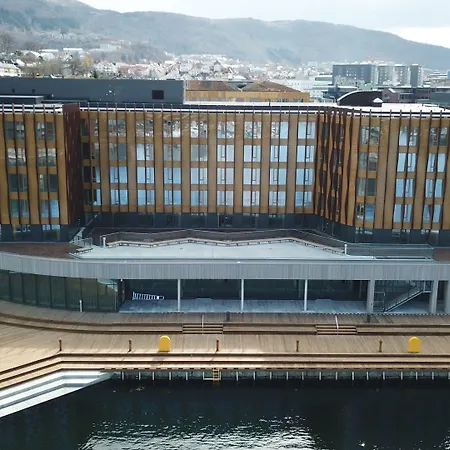 Готель Moxy 4*