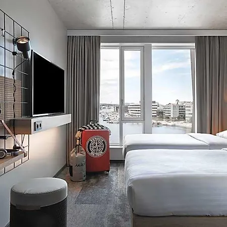 Moxy Hotel 4*