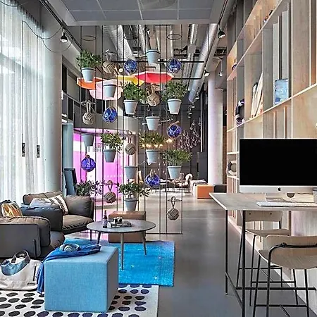 Moxy 4*
