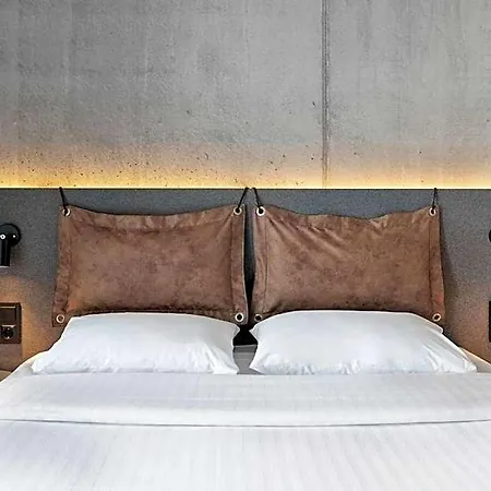 Hotel Moxy 4*