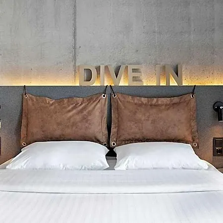 Moxy Hotel 4*